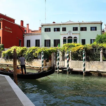 Pensione Accademia - Villa Maravege-3